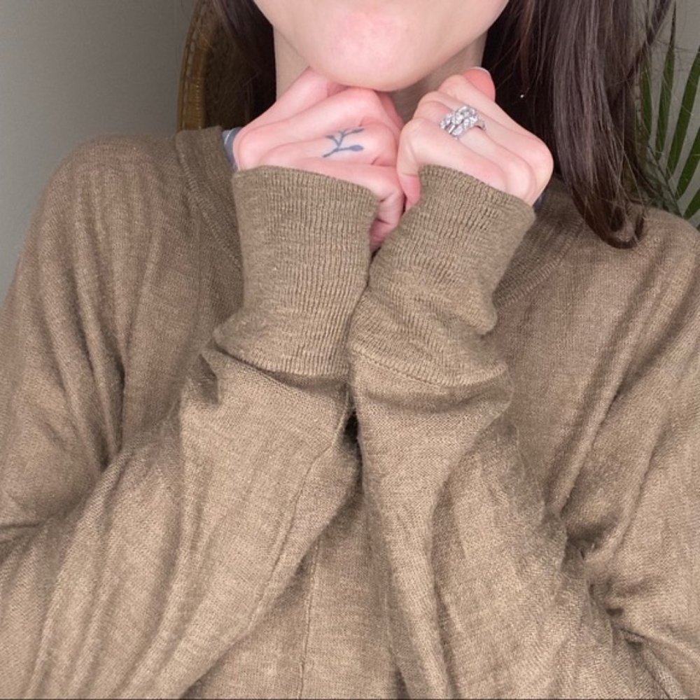 •SOLD• Vince Olive Green Long Sleeve Top - Picture 2 of 5